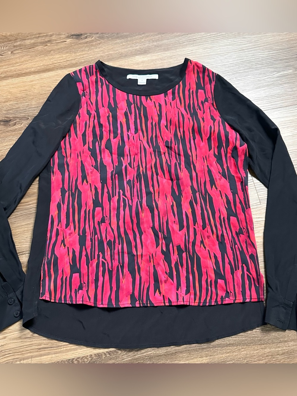 Diane Von Furstenberg Silk Stretch Blouse Louisa Red Black‎ Long Sleeve Luxury 2